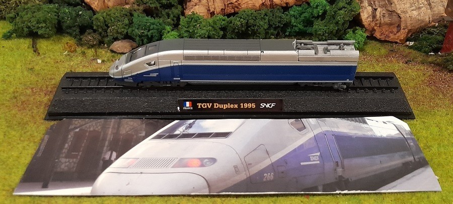 * N Scale * Amercom * SNCF 1995 TGV Duplex High-Speed Train * France *