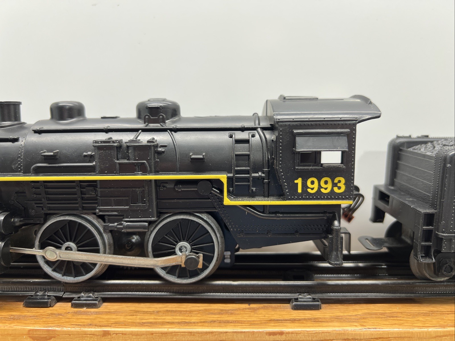 Lionel 18713 Chessie System 2-4-0 Loco w/Slopeback Tender Nice