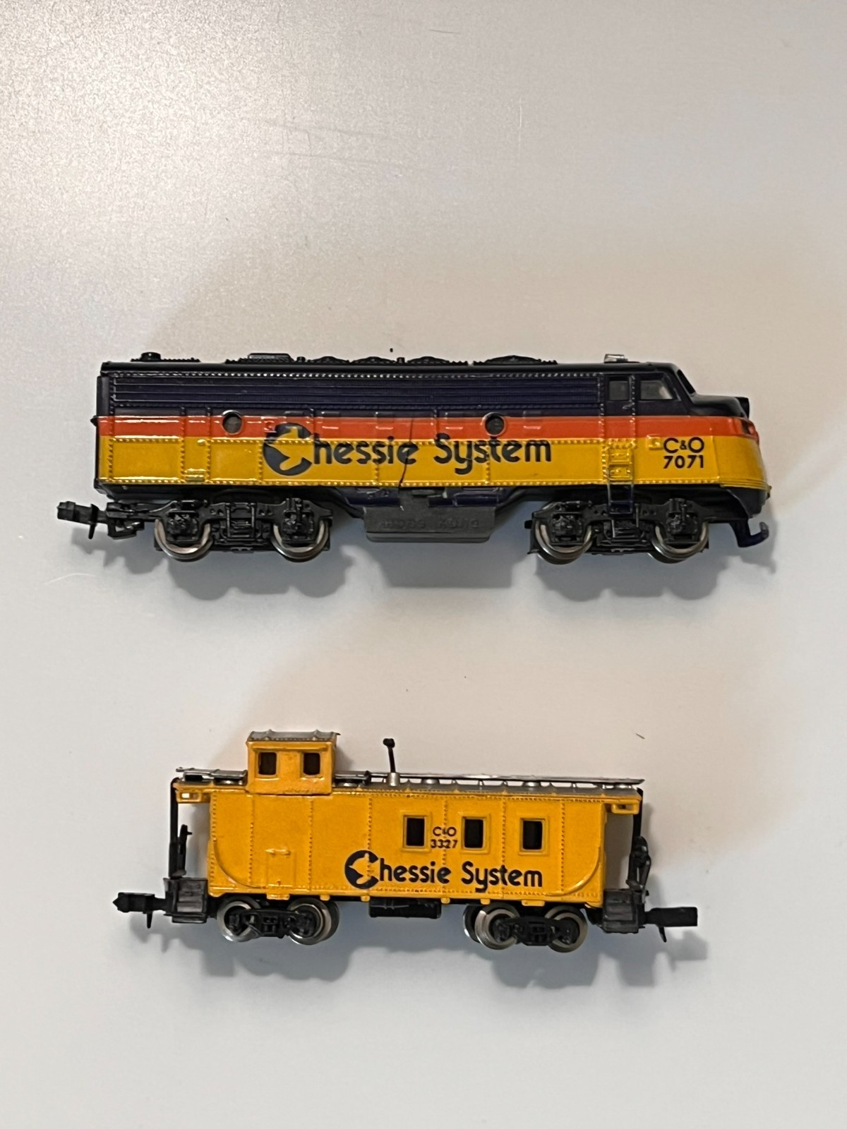 Bachmann N Scale EMD F9 Diesel Locomotive w/Caboose Chessie System #4656