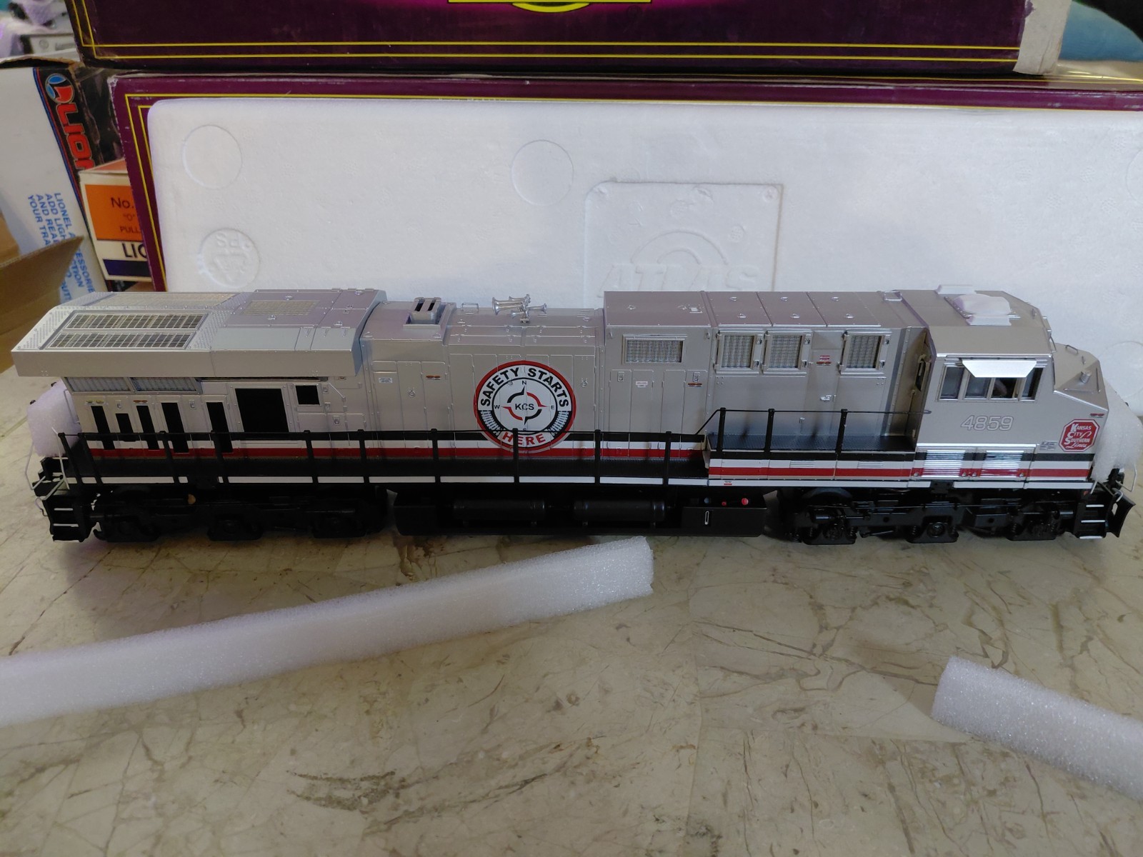 Atlas 30138182 O Premier KCS ES44AC Locomotive Kansas City Southern # 4859 3RL