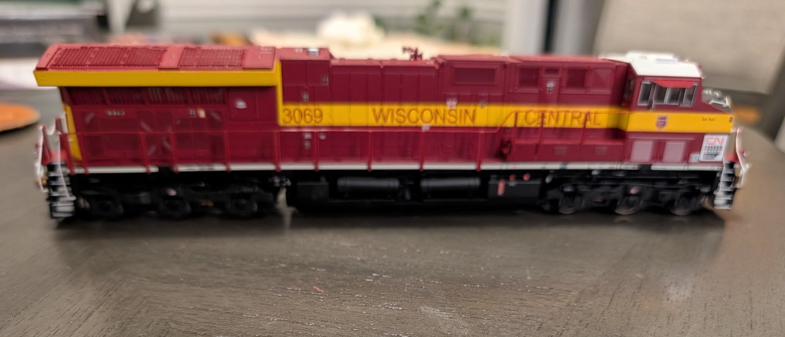 ScaleTrains Wisconsin Central ET44AC DCC & Sound Slightly Used HO