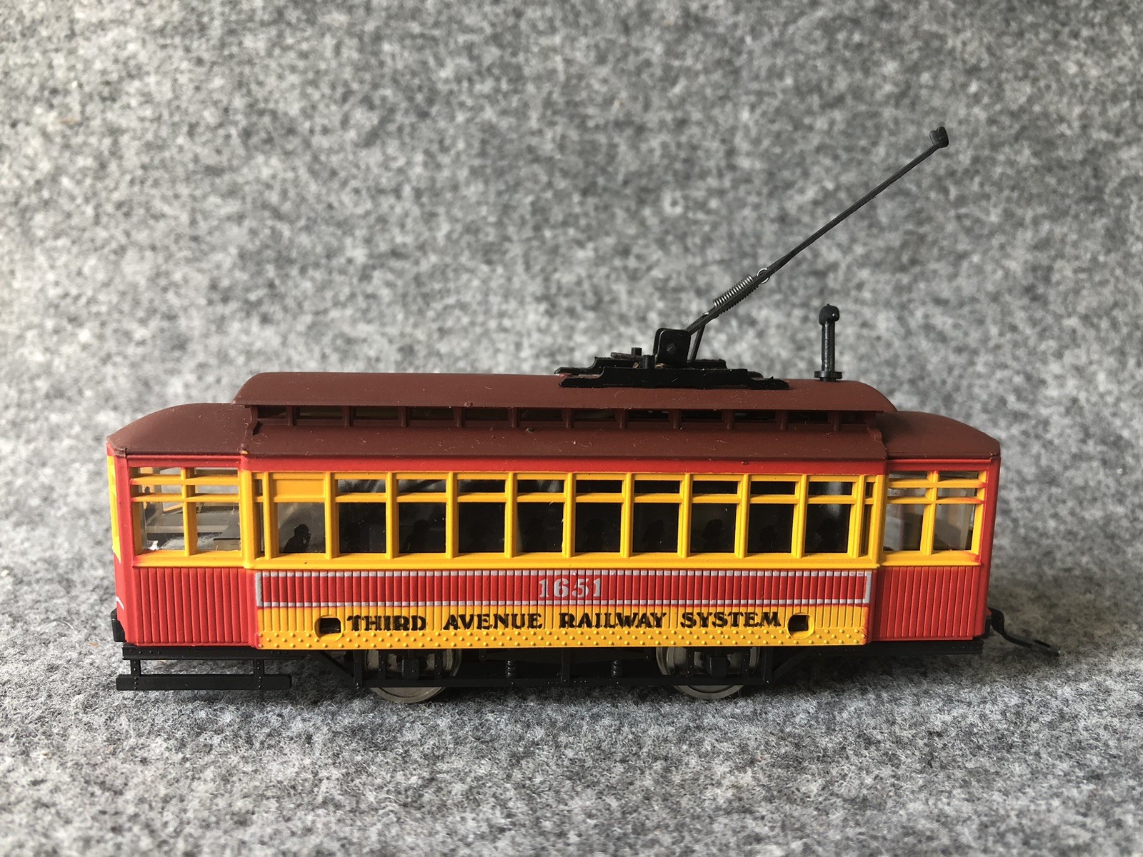 AHM HO Scale Third Avenue Railway System 1651 Brill Trolley 5301G, New