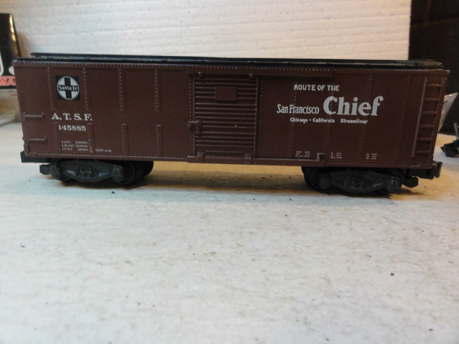 AMERICAN FLYER CUSTOM PAINT SANTA FE ATSF 145885 BOX CAR, KNUCKLE COUPLERS