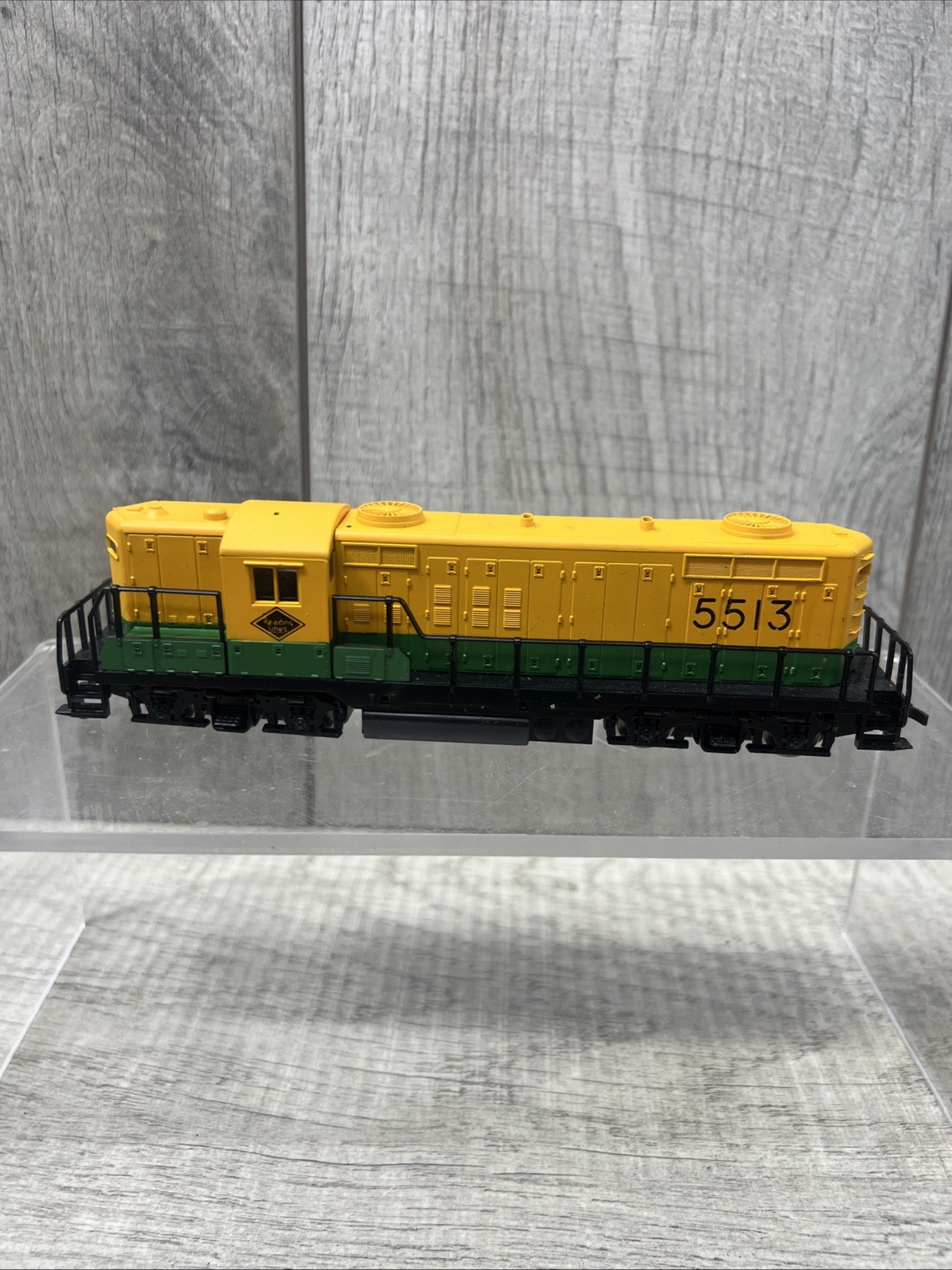 AHM/Yugo HO GP18 Diesel Locomotive Reading Lines #5513