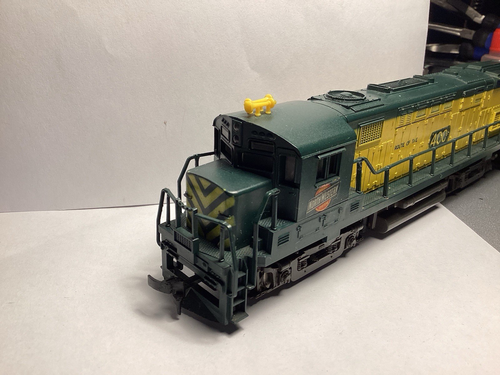 Vintage AHM North Western HO Scale Diesel Locomotive No.400 ExCond Runs Great