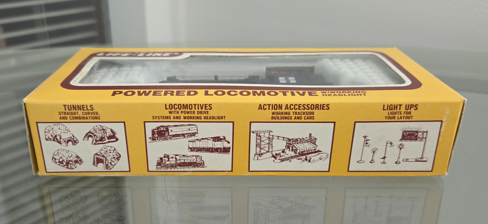 VINTAGE LIFE LIKE A.T. & S.F. #8302 DOCKSIDE HO POWERED LOCOMOTIVE M/NM IN BOX