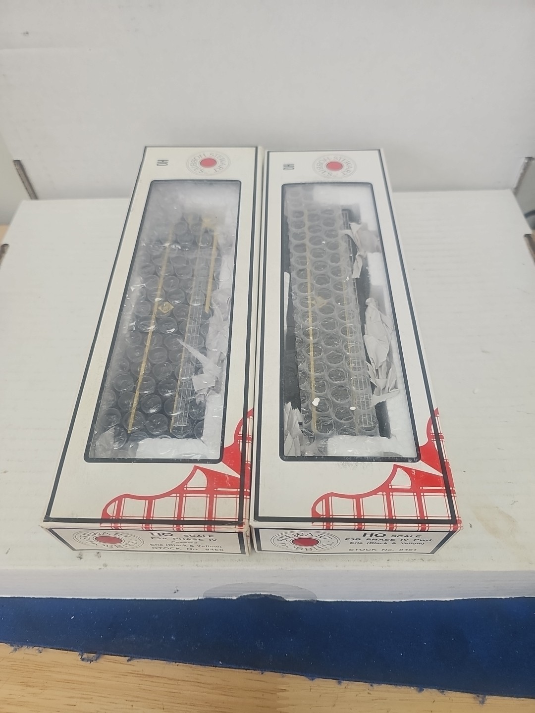 Stewart Erie F3A Phase IV #8460 & 8461 Powered Diesel Locomotive