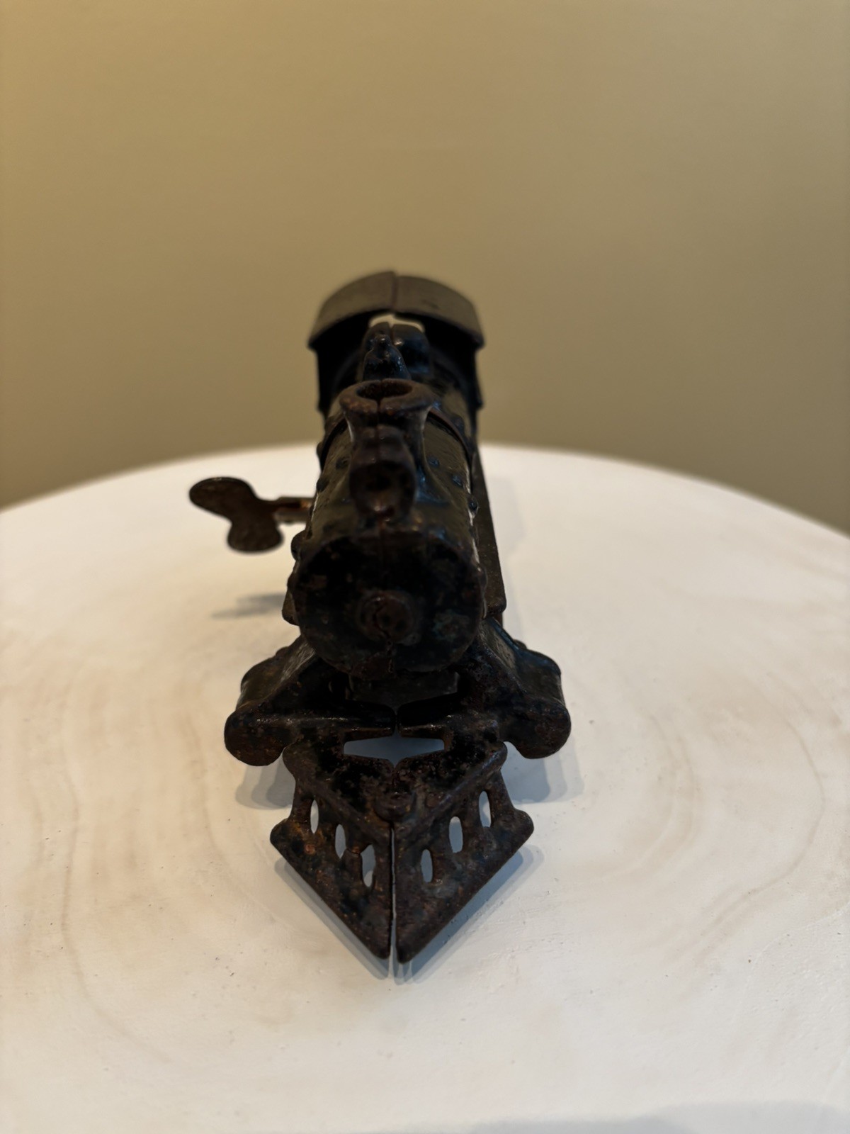 HAFNER? 7 “Cast Iron Windup Locomotive Prewar w/key @ does not work