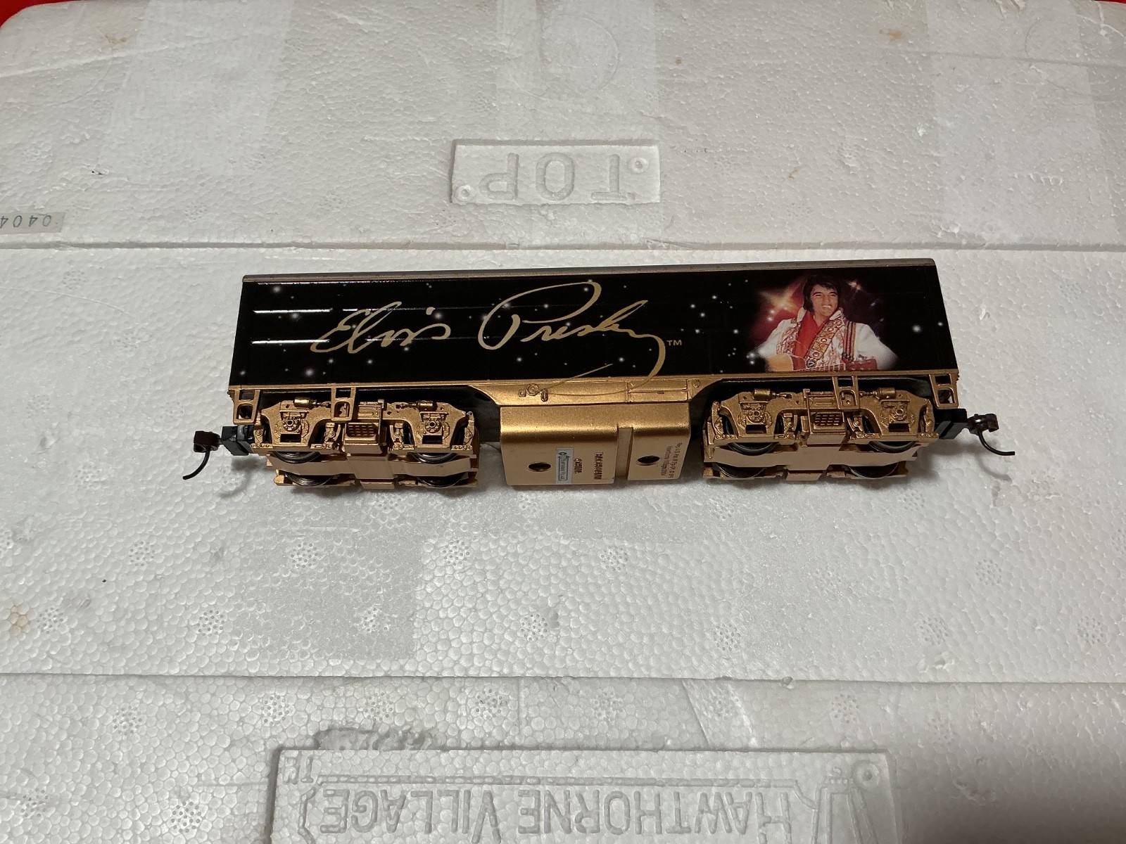 Hawthorne village Elvis Presley Dummy Unit & 15 track in box