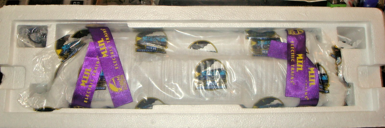 MTH. RAIL KING. LONG ISLAND . GP38-2 DIESEL ENGINE # 267. ITEM 20-20396-1