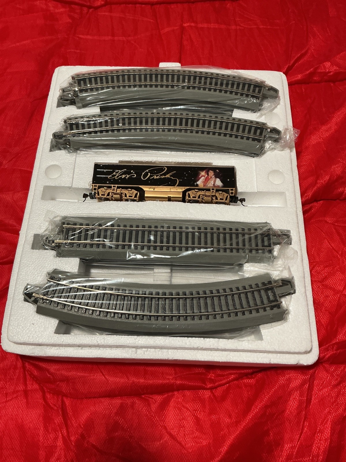 Hawthorne village Elvis Presley Dummy Unit & 15 track in box
