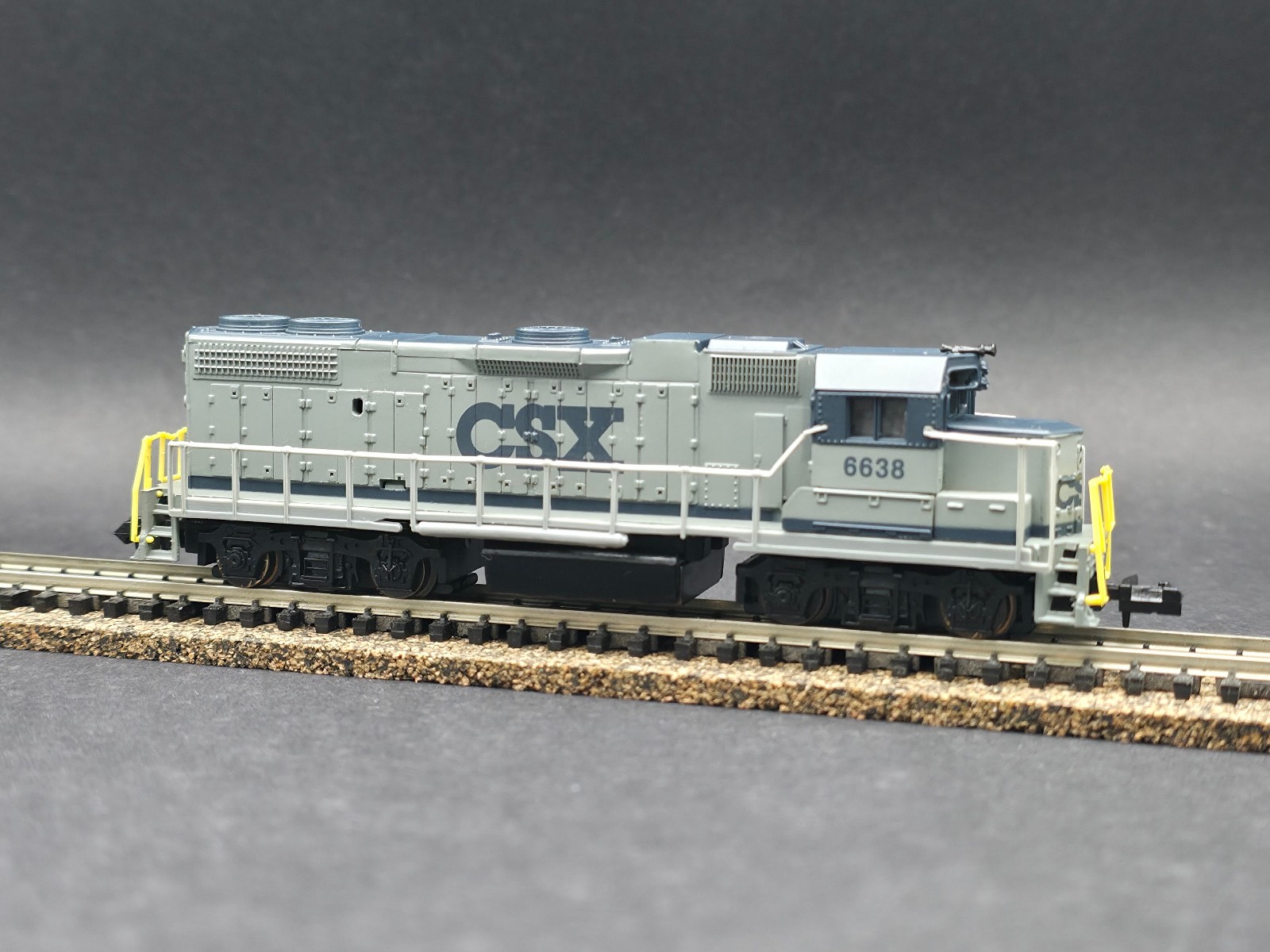 N Scale Life-Like GP38 6638 CSX Powered Diesel Locomotive NEW