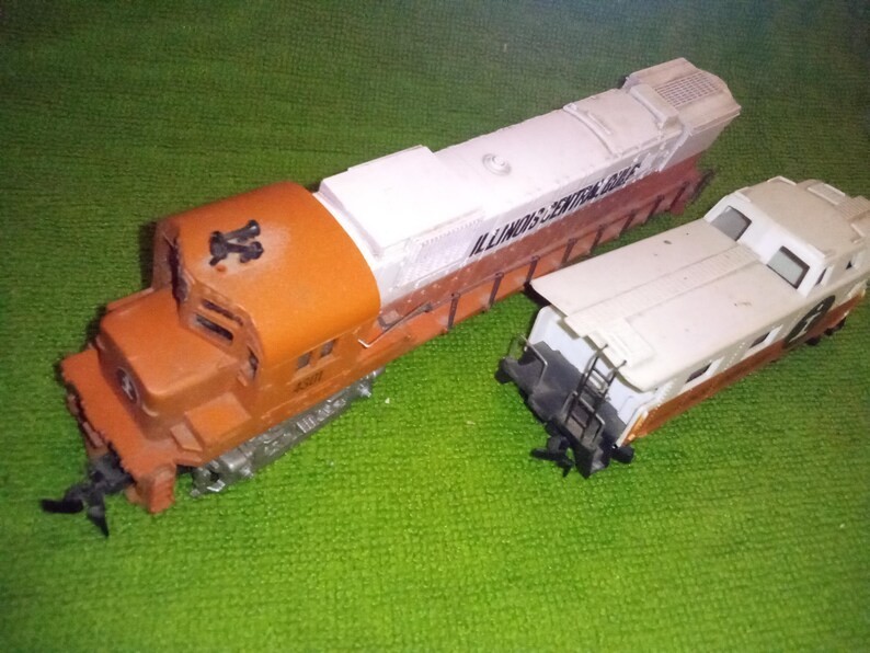 Vintage Mantua-Tyco HO Gauge Illinois Central Gulf 4301 Locomotive Caboose As-Is