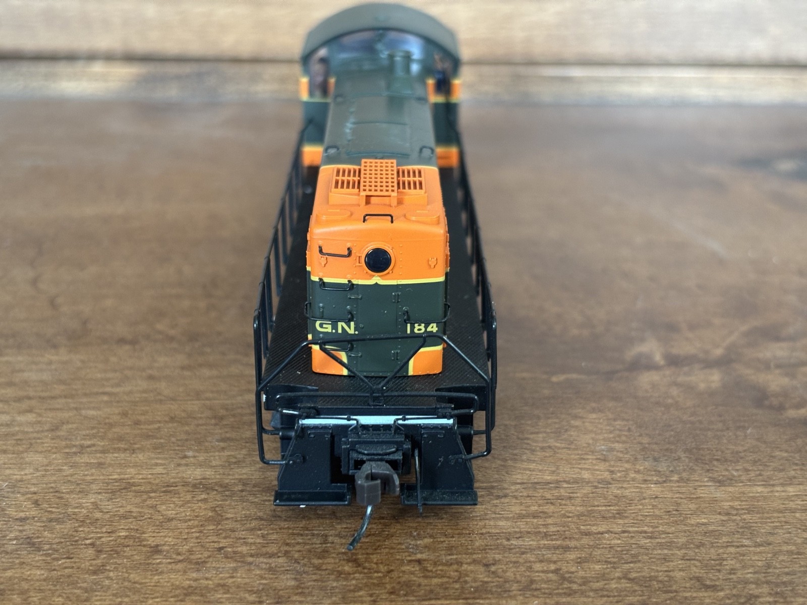 Atlas Classics HO Great Northern RS-1 Locomotive Road #184 Runs Well with box