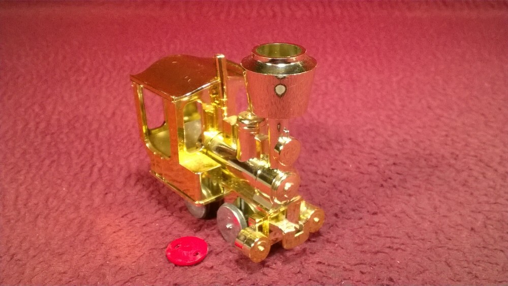 LGB 990 GNOMY STAINZ FRICTION STEAM LOCOMOTIVE – GOLD – NEEDS 1 WHEEL COVER