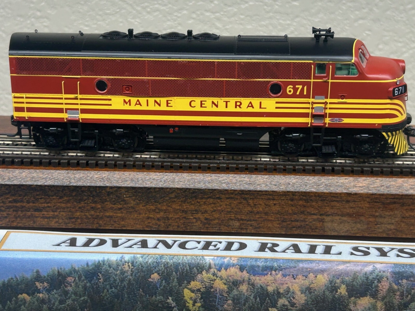 MAINE CENTRAL EMD F3A LOCO 671 – FACTORY DC/DCC / QUANTUM SOUND HO Scale NEW OOP
