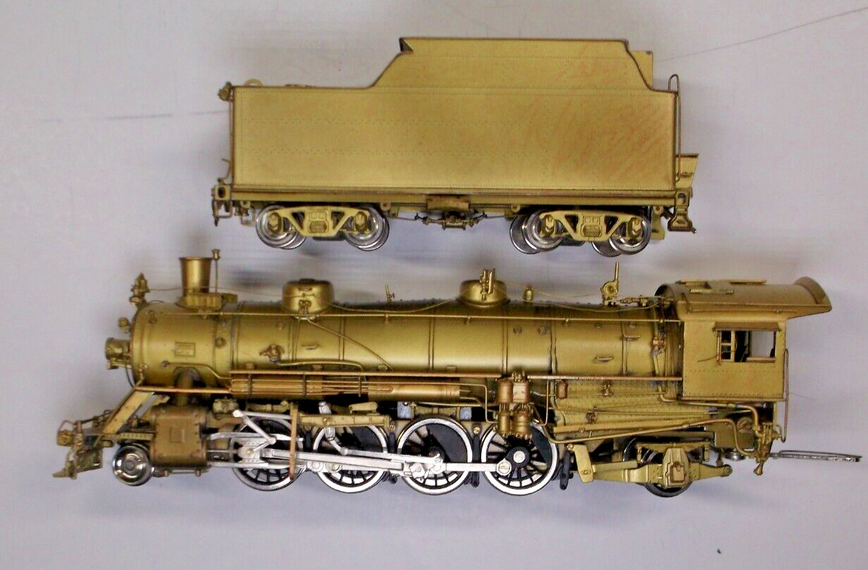 HO Key Imports brass UP 2480 2-8-2 steam engine in original box (lot BB440)