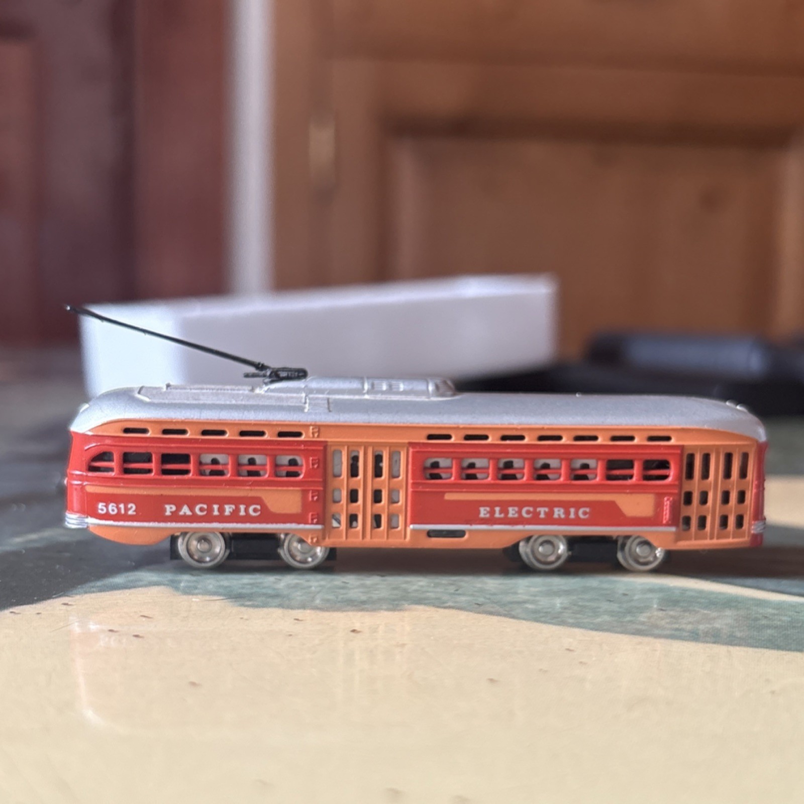Bachmann N Scale PCC Trolley Pacific Electric Motorized #51-629 C3