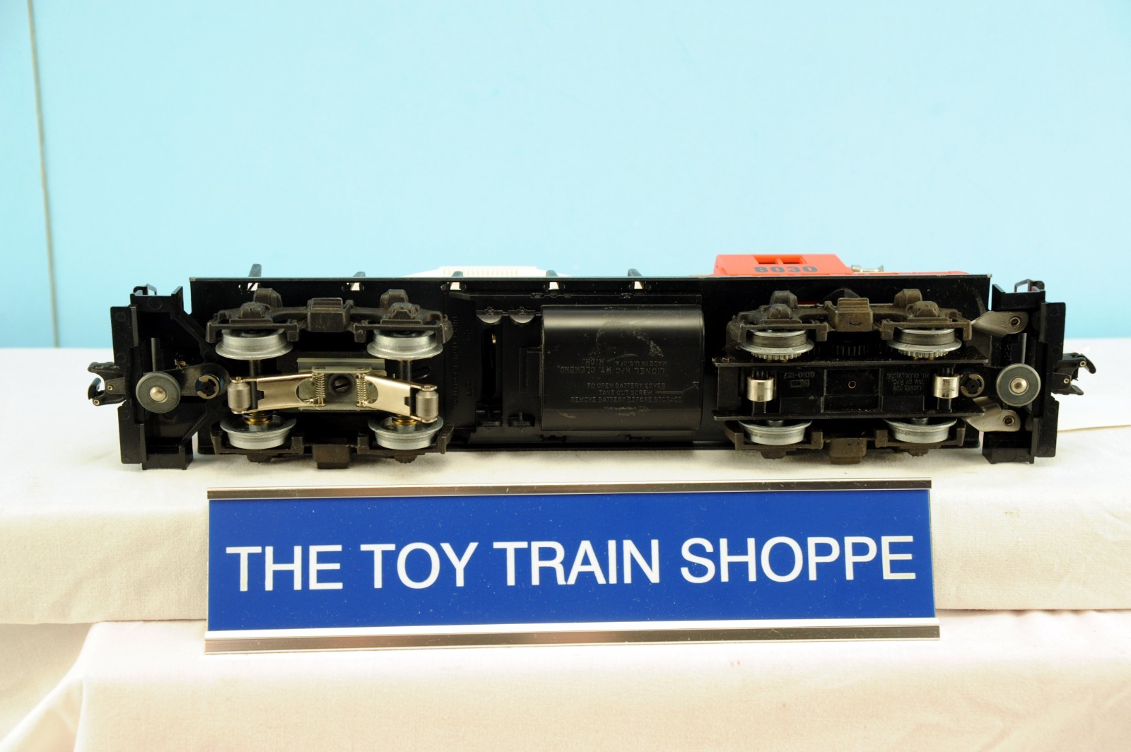 LIONEL 8030 IC ILLINOIS CENTRAL GP-9 DIESEL ENGINE (POWERED). TESTED. EXC COND.