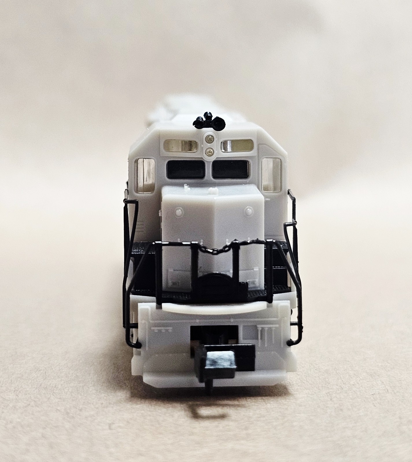 N Scale ATLAS 48601 Undecorated GP40-2 Locomotive / NEW