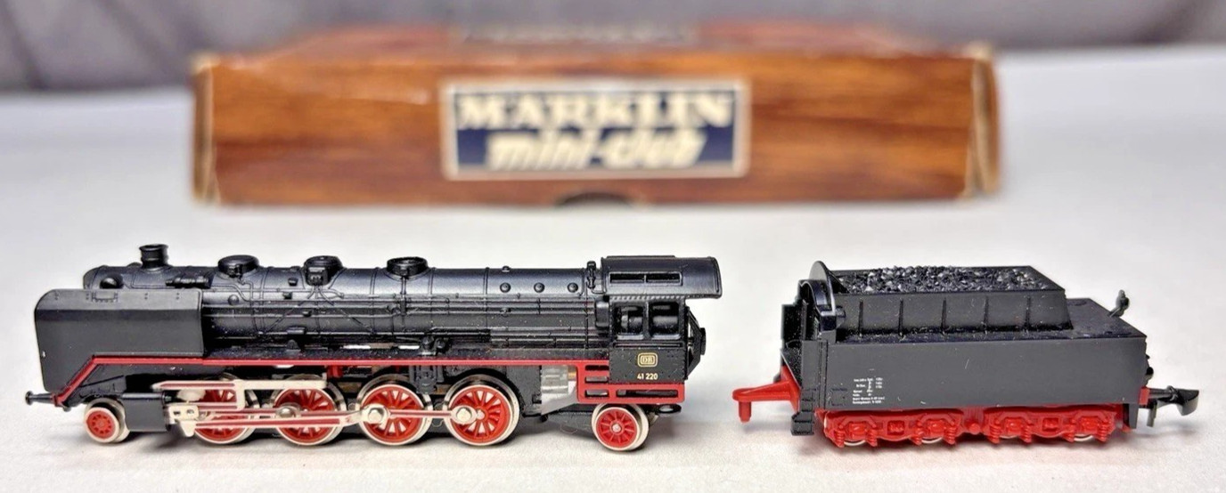 Marklin Z 8827 DB 2-8-2 BR 41 220 Steam Loco 5-pole & Tender (tested) in box