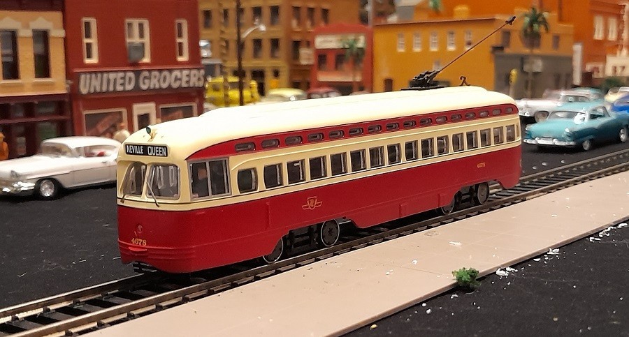 * 1/87 HO * Bowser * Postwar PCC Toronto Streetcar #4678 * BOXED * 12650 *