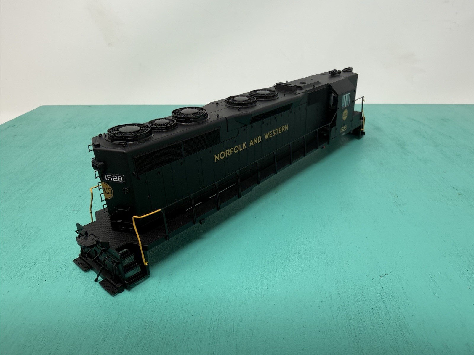 Atlas HO- SD35 – Shell Only – N&W