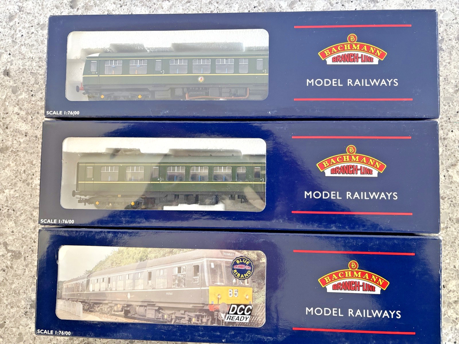 BACHMANN 32-911 CL 108 3 Car DMU BR GREEN WITH YELLOW WARNING PANELS DCC FITTED