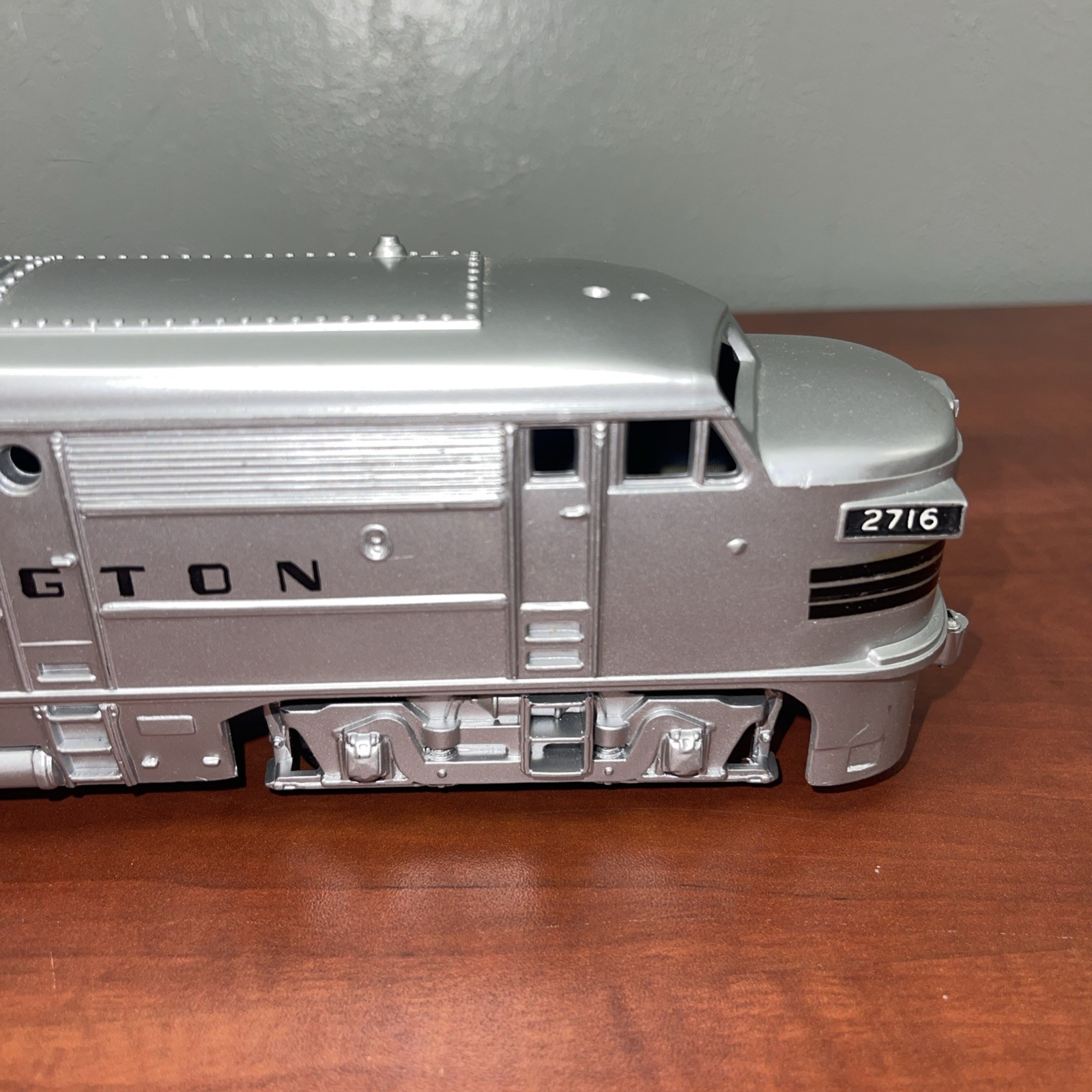KMT Kusan Auburn Train 2716 ALCO DIESEL LOCOMOTIVE BURLINGTON SHELL No Motor