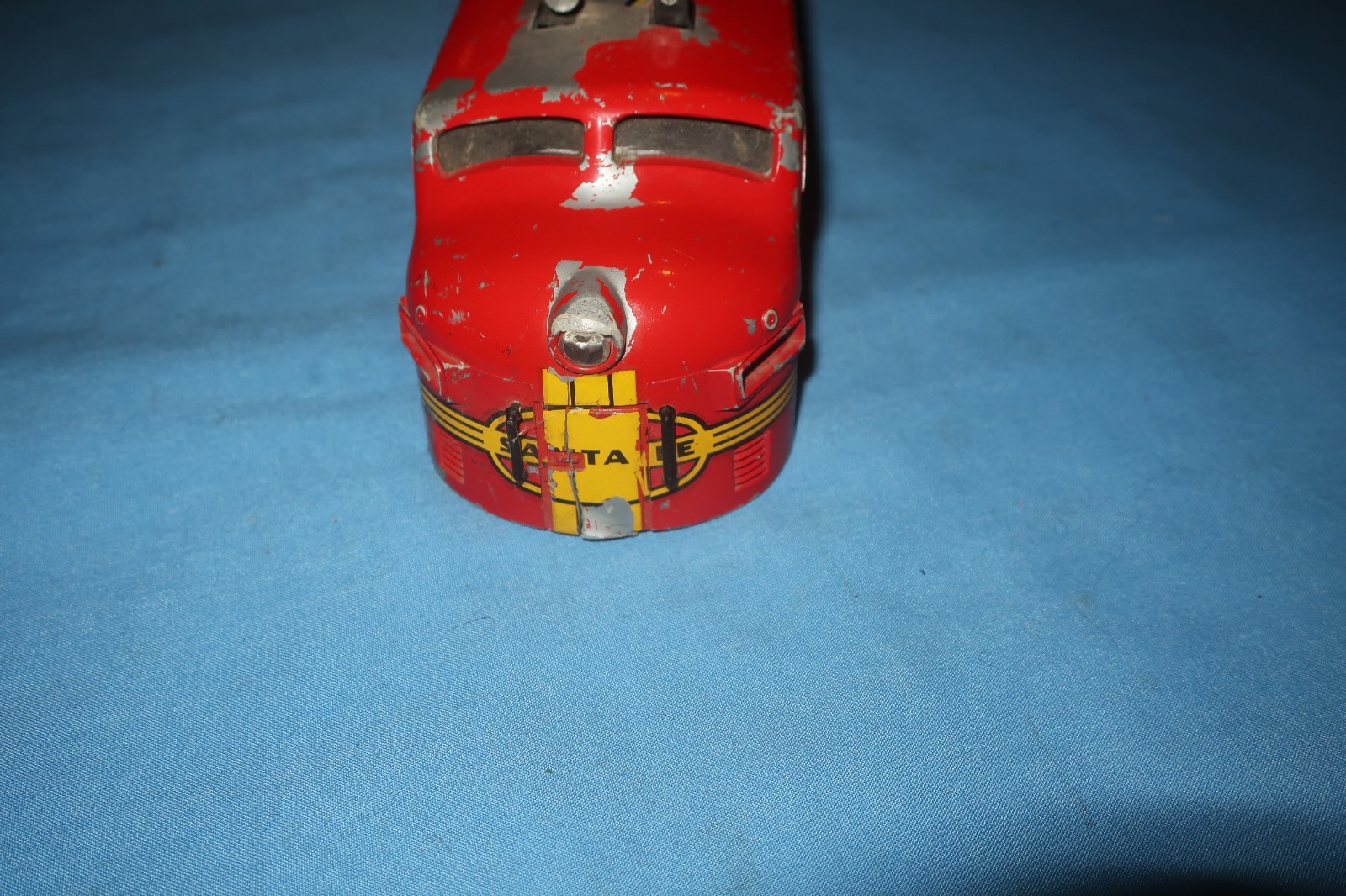 Lionel #2343 Santa Fe F3 Diesel Locomotive Shell. Damaged