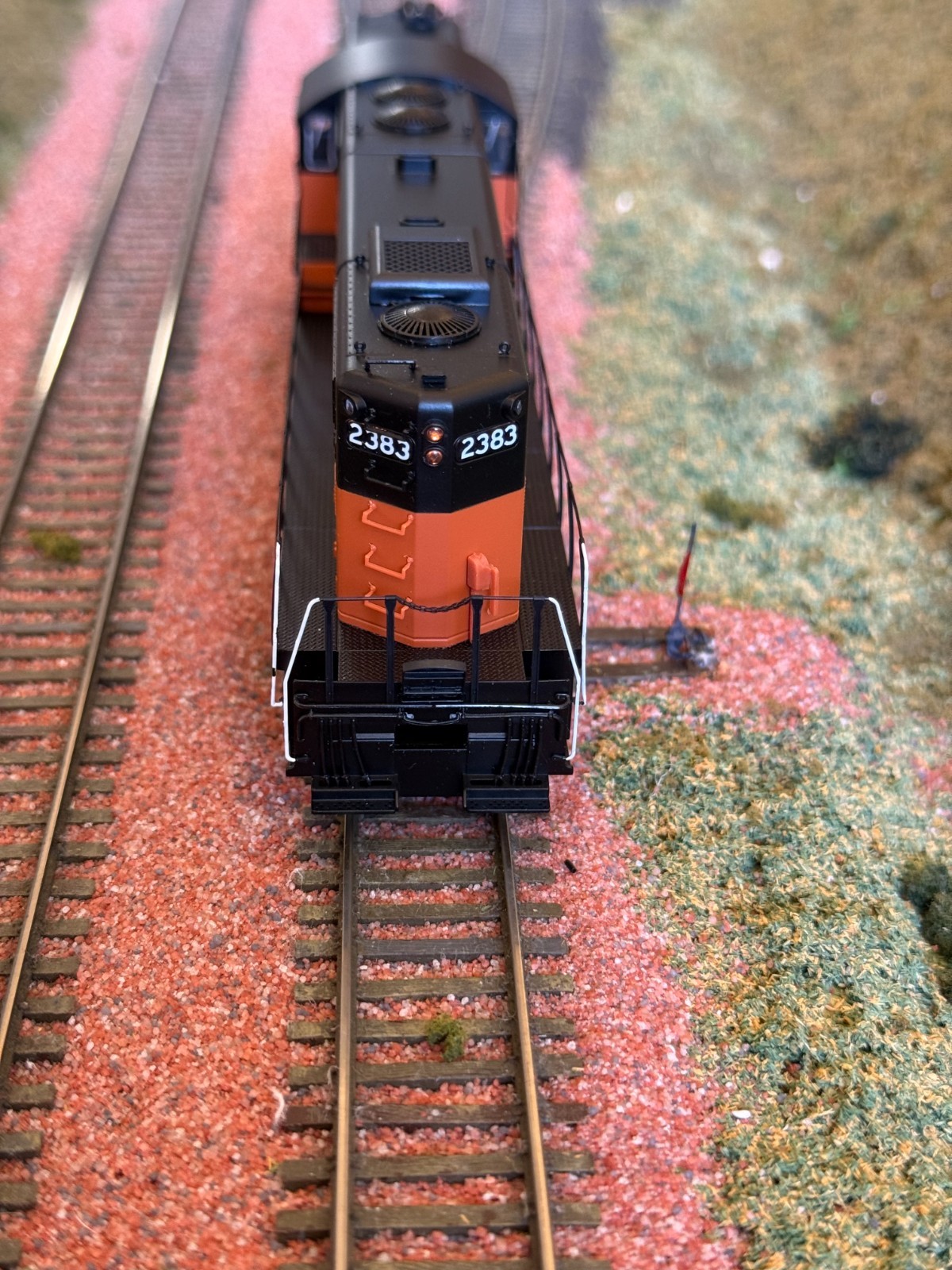 HO Proto 2000 GP9 II Milwaukee Road # 2383 w/NCE Decoder Installed/Box.