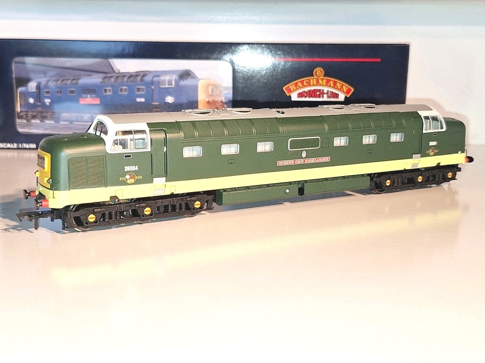 Bachmann 32525 Queens Own Diesel Loco. New Old Stock. Mint Cond. Boxed. OO Scale