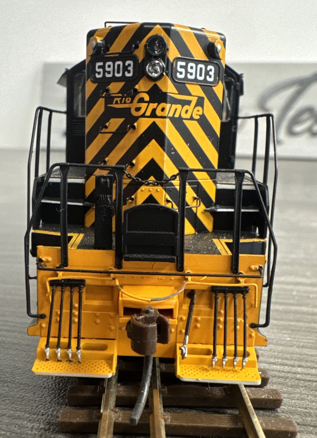 Athearn Genesis HO #G62462 Rio Grande GP9 Phase II #5903 – DCC Ready & Used!