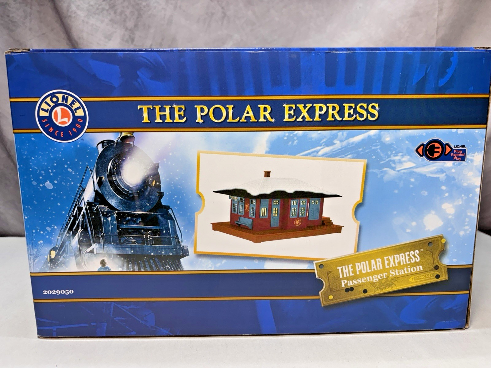 LIONEL #2029050 POLAR EXPRESS PASSENGER STATION PLUG-IN-PLAY VS-15