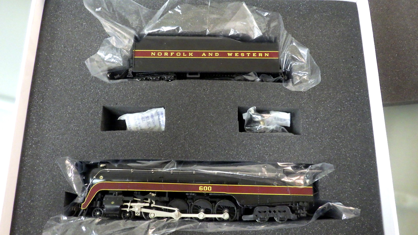 HO-Broadway Limited Imports IIII N&W Class J 4-8-4 Locomotive & Tender DCC/QSI