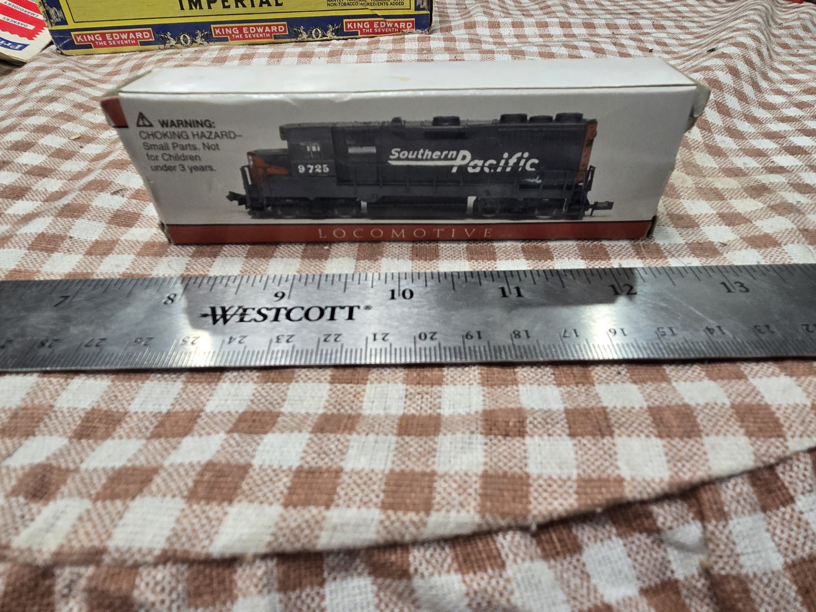 Vintage Life-Like N Scale Southern Pacific Diesel Locomotive 9725 GP38-2 Boxed