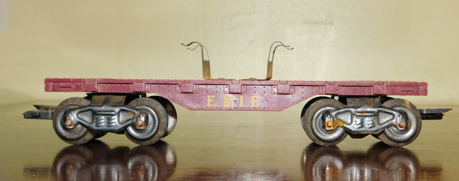 MARX 41′ Flat Car – ERIE ~ w/ clips for Tractors – O-27