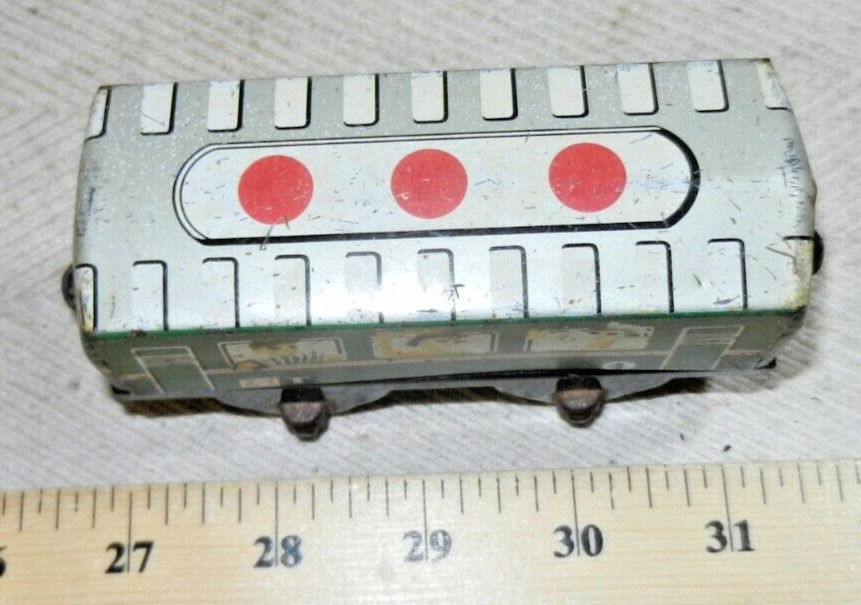 Older Tin Lithographed MT 4 Passenger Coach with plastic wheels – by who?