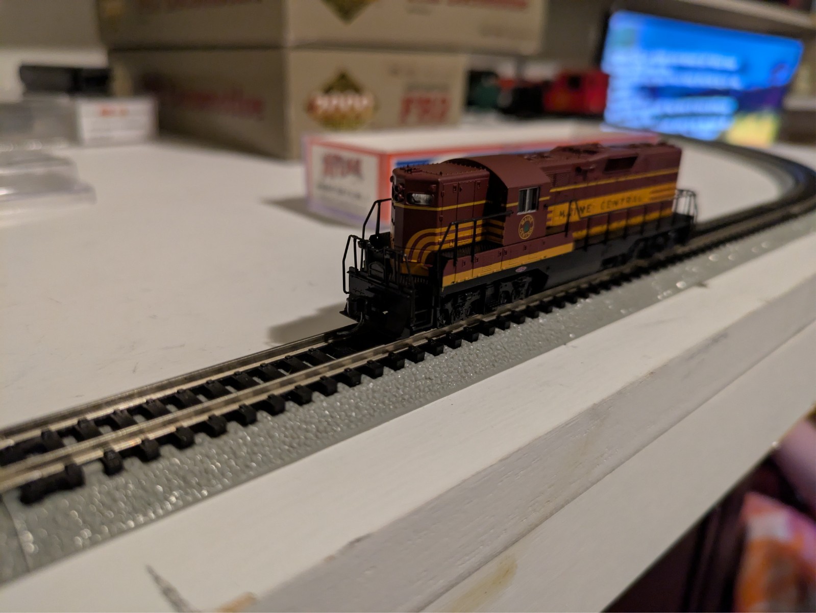 Atlas N Scale GP-7’s Maine Central #48047, no road #, READ