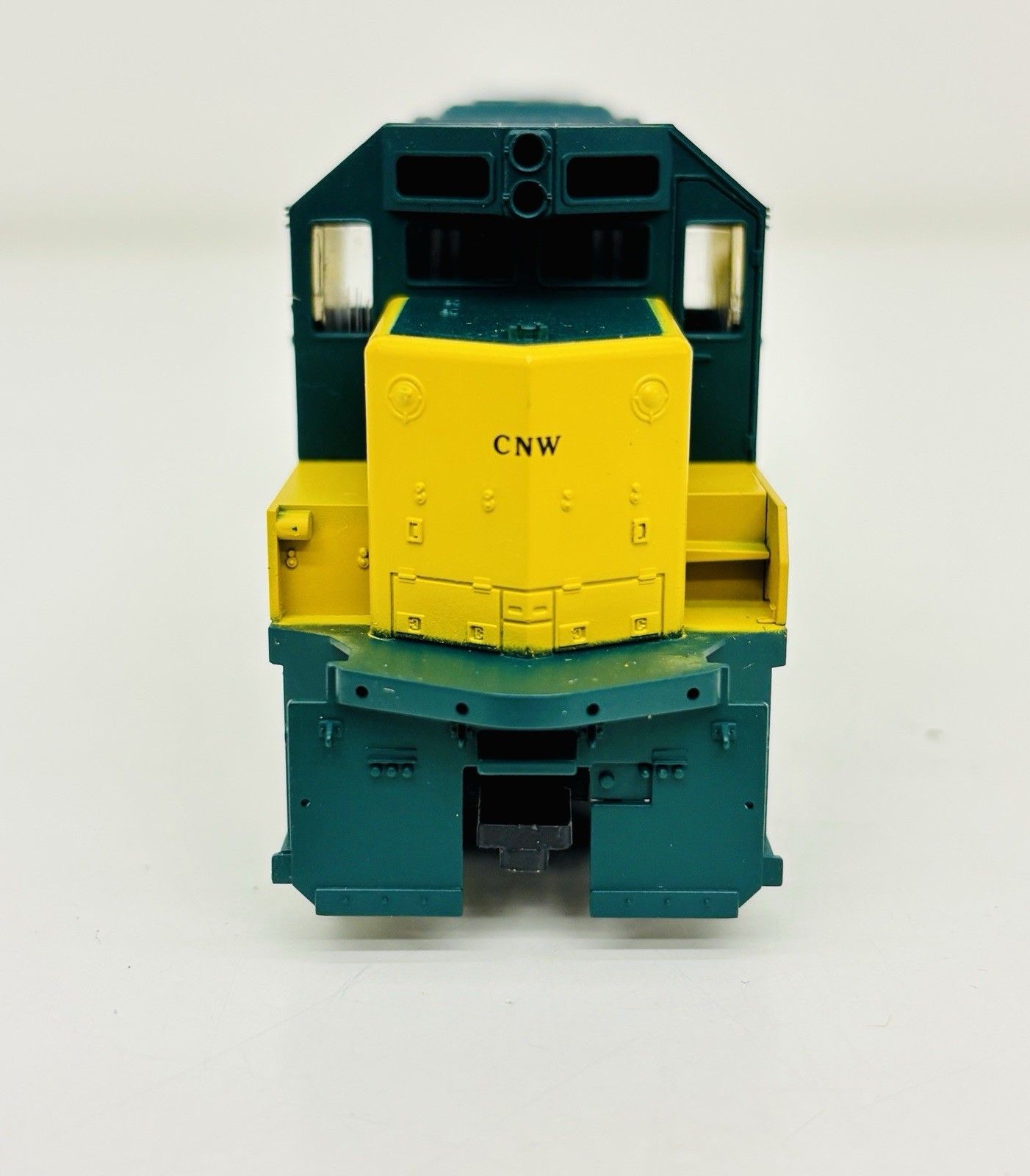 Athearn HO CNW GP50 Dummy Non-Powered Diesel Locomotive 4678 New