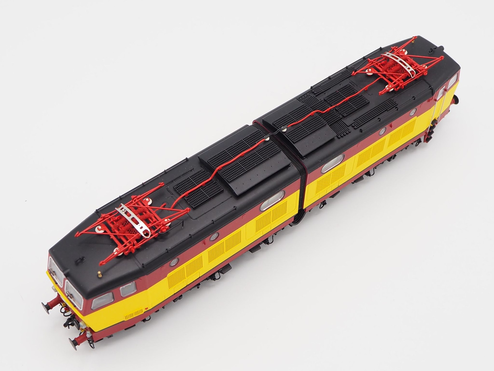 Rivarossi HR2965S HO Scale Electric Locomotive E656 In TEE Livery With Sound