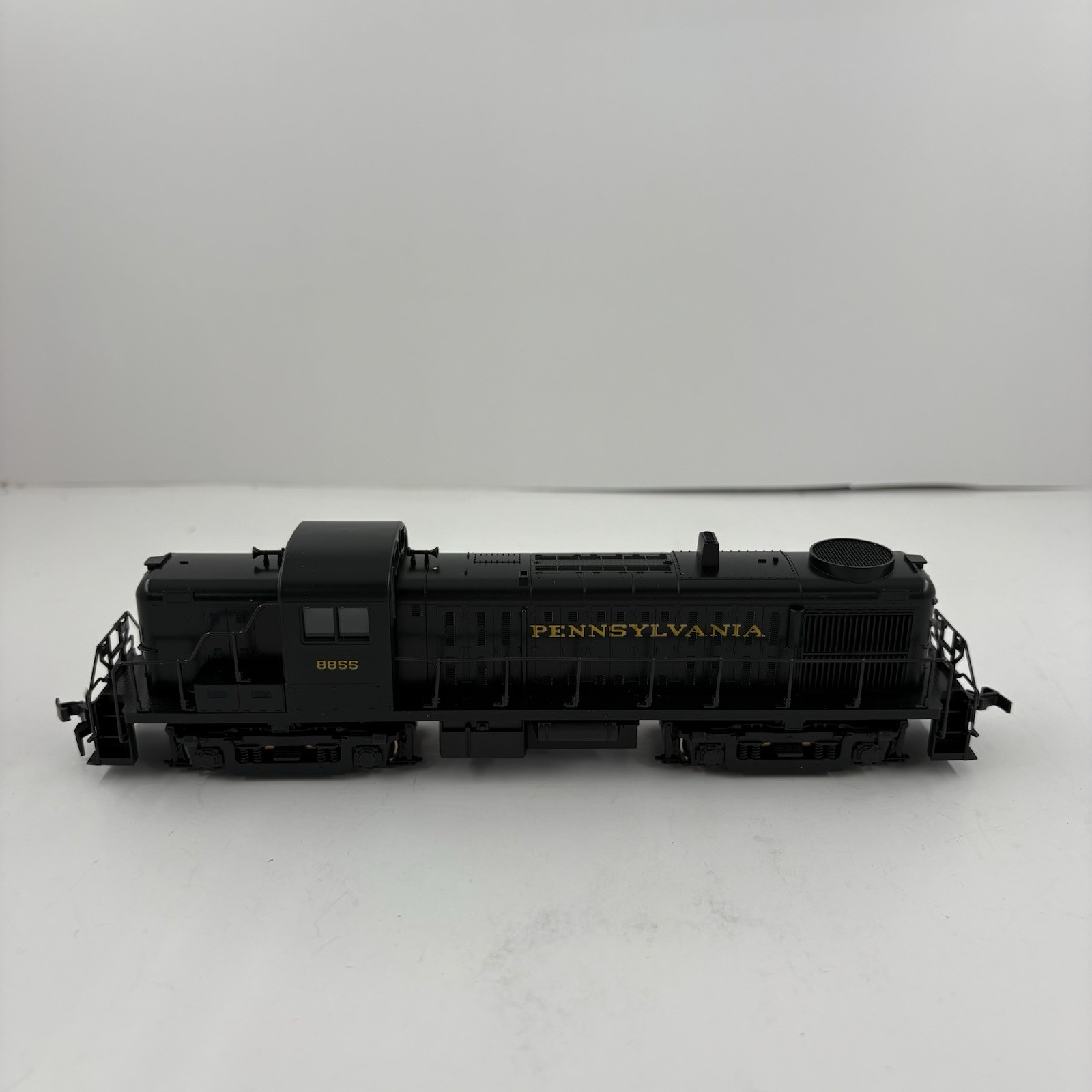 ATLAS 7075 RS-3 HO Gauge DIESEL LOCOMOTIVE PENNSYLVANIA RR Black 8055 In Box