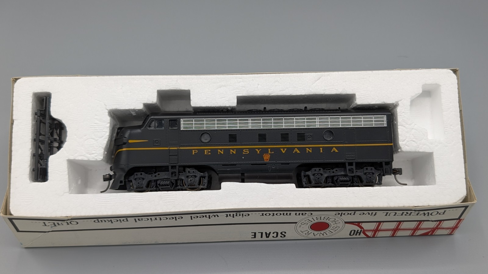 Stewart/Kato HO 8440 F3A Phase IV Powered Pennsylvania RR – Kadee Couplers – NOS