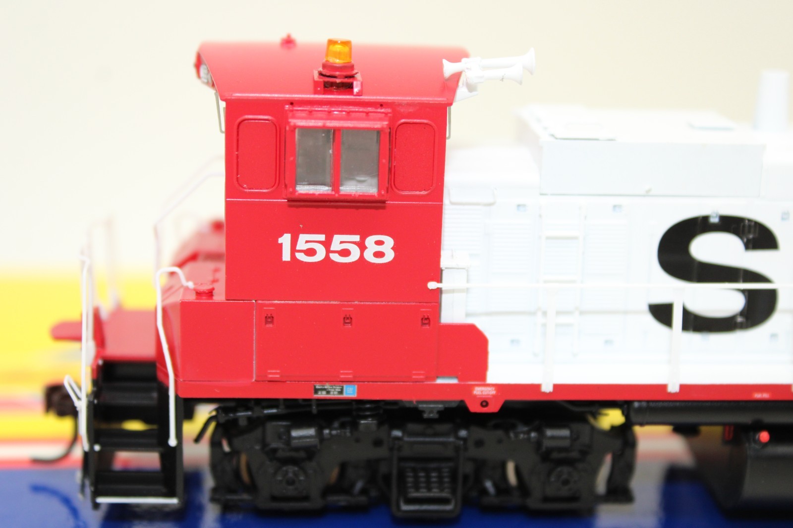 Athearn Genesis HO Scale SOO Line MP15AC Diesel Locomotive #1558 DCC Sound