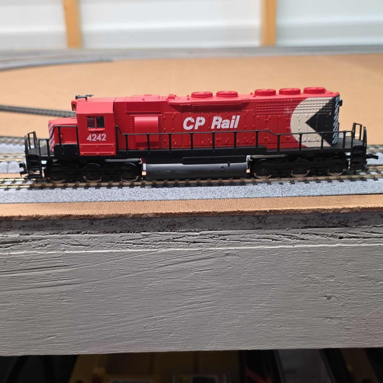 Model Power HO Alco SD40 CP Rail 4242 Diesel Locomotive DC Analog