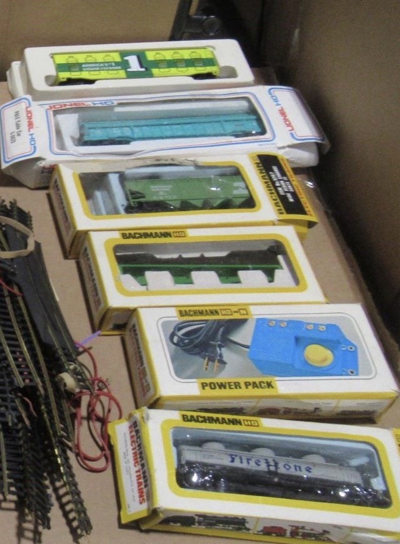 HO Scale Model Train Lot TYCO BACHMANN Locomotives Track Buildings Cars Vintage