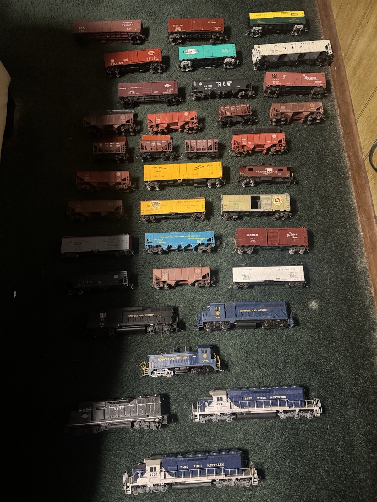 HO Scale Rolling Stock And Engine Lot