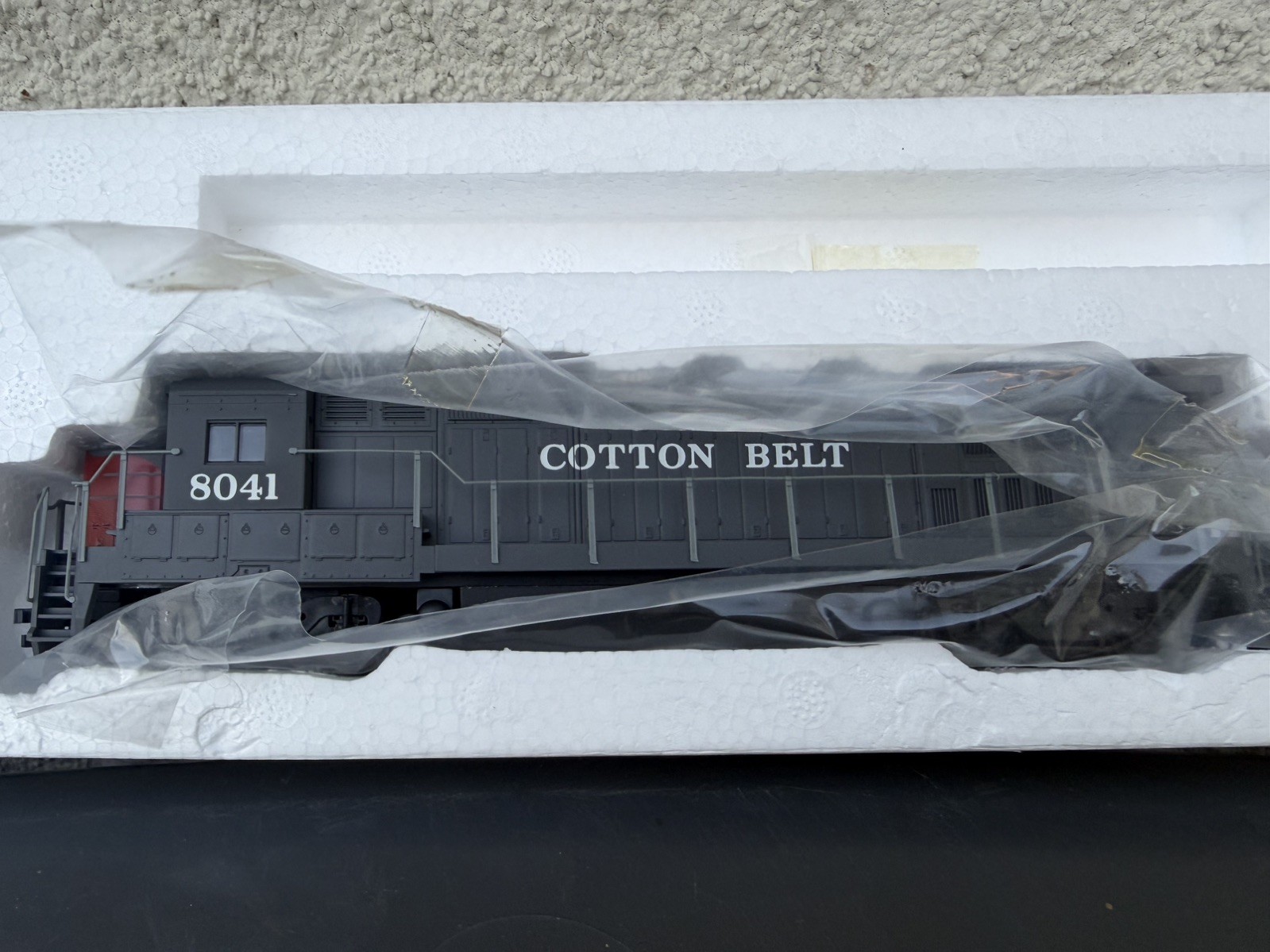 Walthers HO Southern Pacific GE 8-40B Road #8041