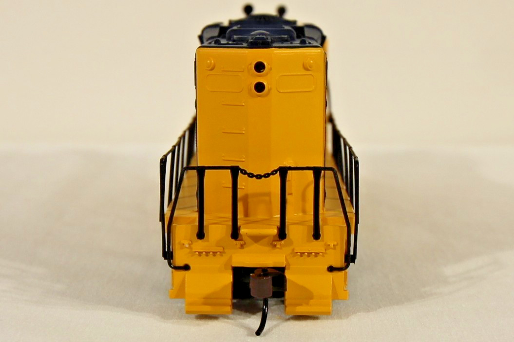 Walthers HO GP9M Santa Fe #2050 Classic Blue & Yellow – New/Original Packaging