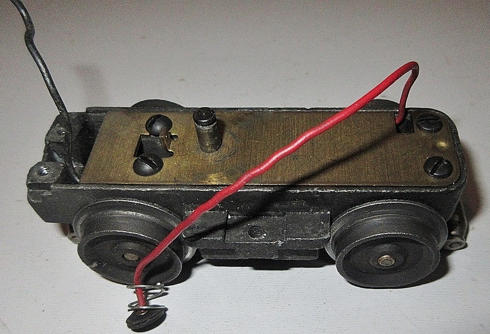 LIONEL #2333/#2343/2344/2345 F3s/NON POWER A UNIT BASIC FRONT TRUC,W/COLLECTORK